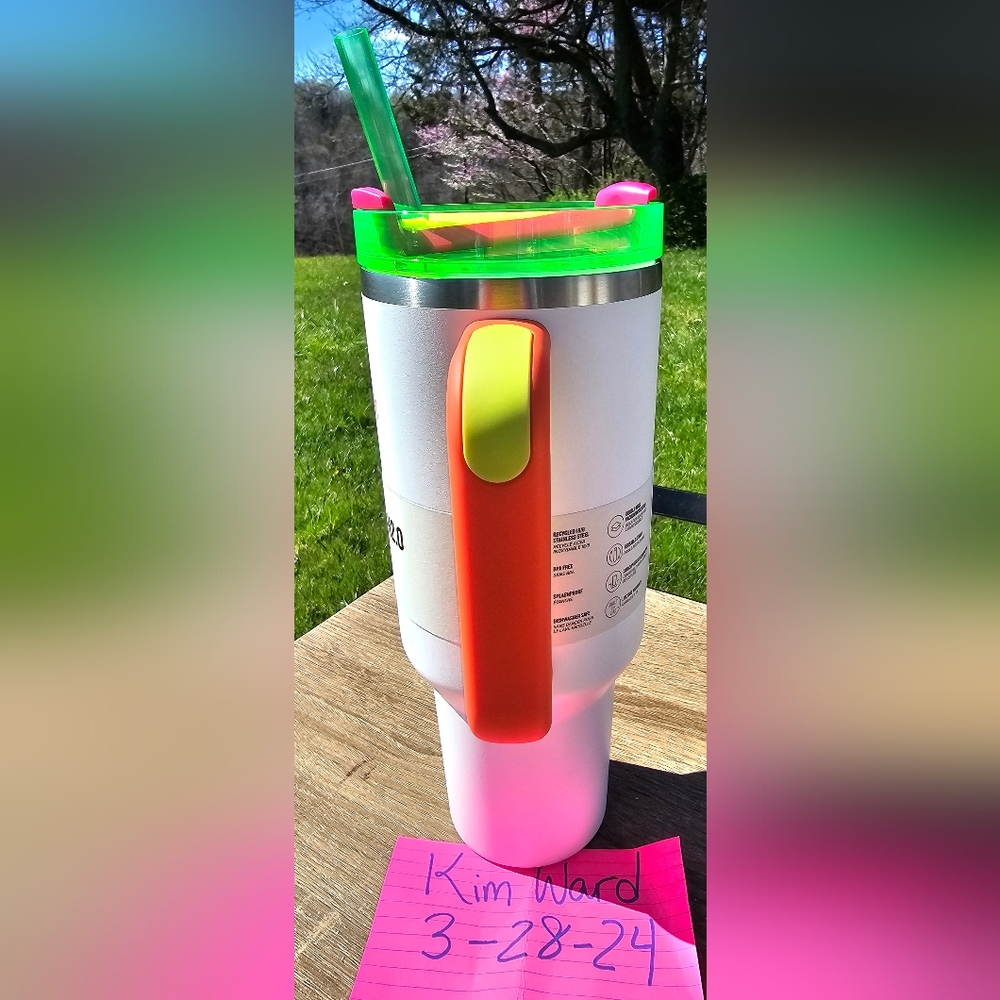 Stanley White Neon 40oz DSG EXCLUSIVE - Picture 2 of 7